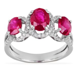 Anillo de oro blanco con diamantes y rubíes